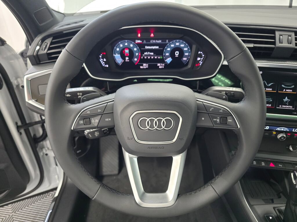 New 2025 Audi Q3 2.0T Premium image 14