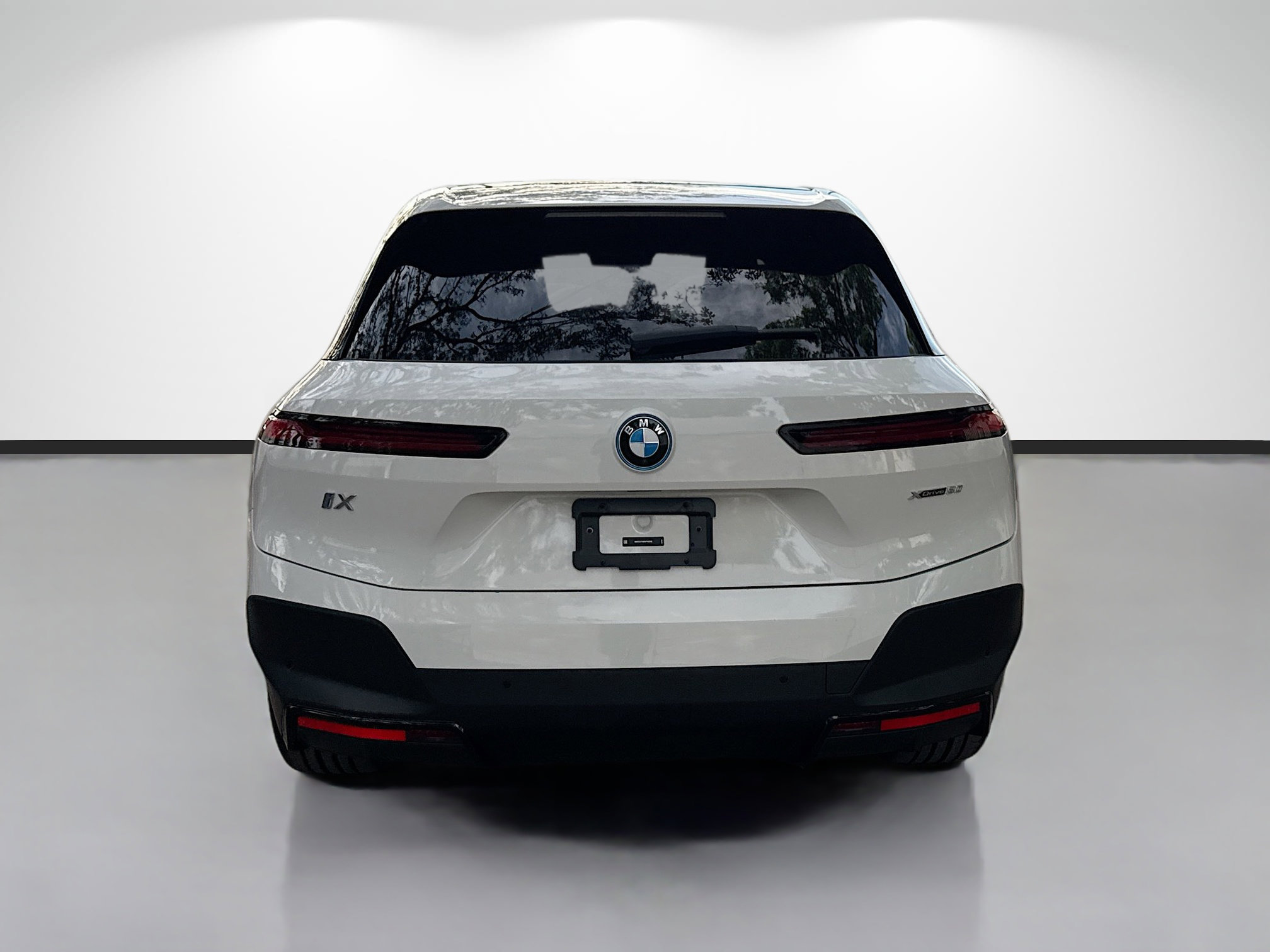 Used 2024 BMW iX xDrive50 AWD/4WD image 4