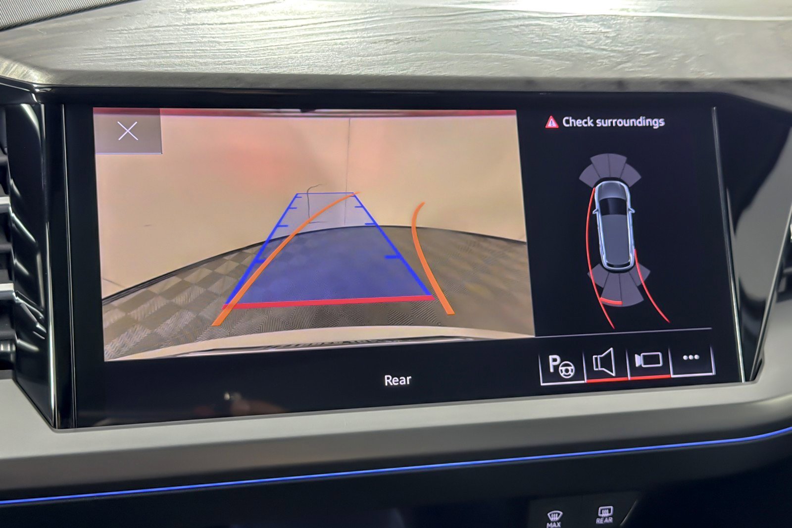 Used 2023 Audi Q4 e-tron Premium Plus w/ Premium Plus image 19