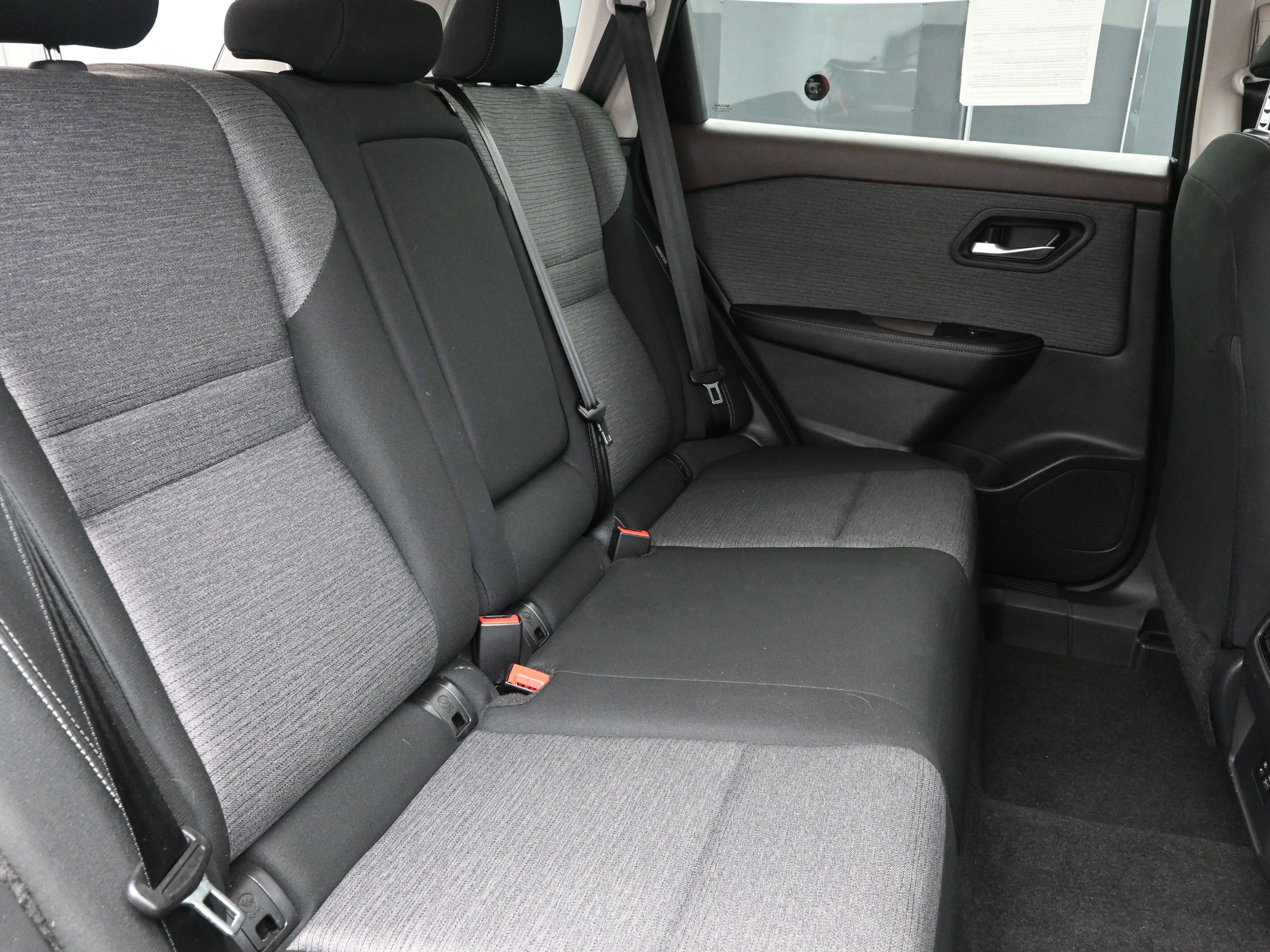 Used 2023 Nissan Rogue SV image 25