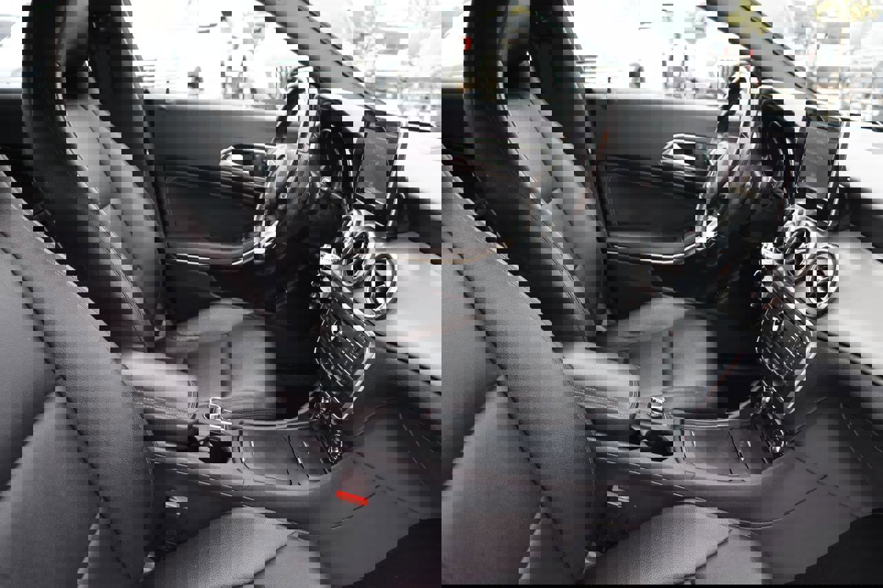 Used 2015 Mercedes-Benz CLA 250 image 12