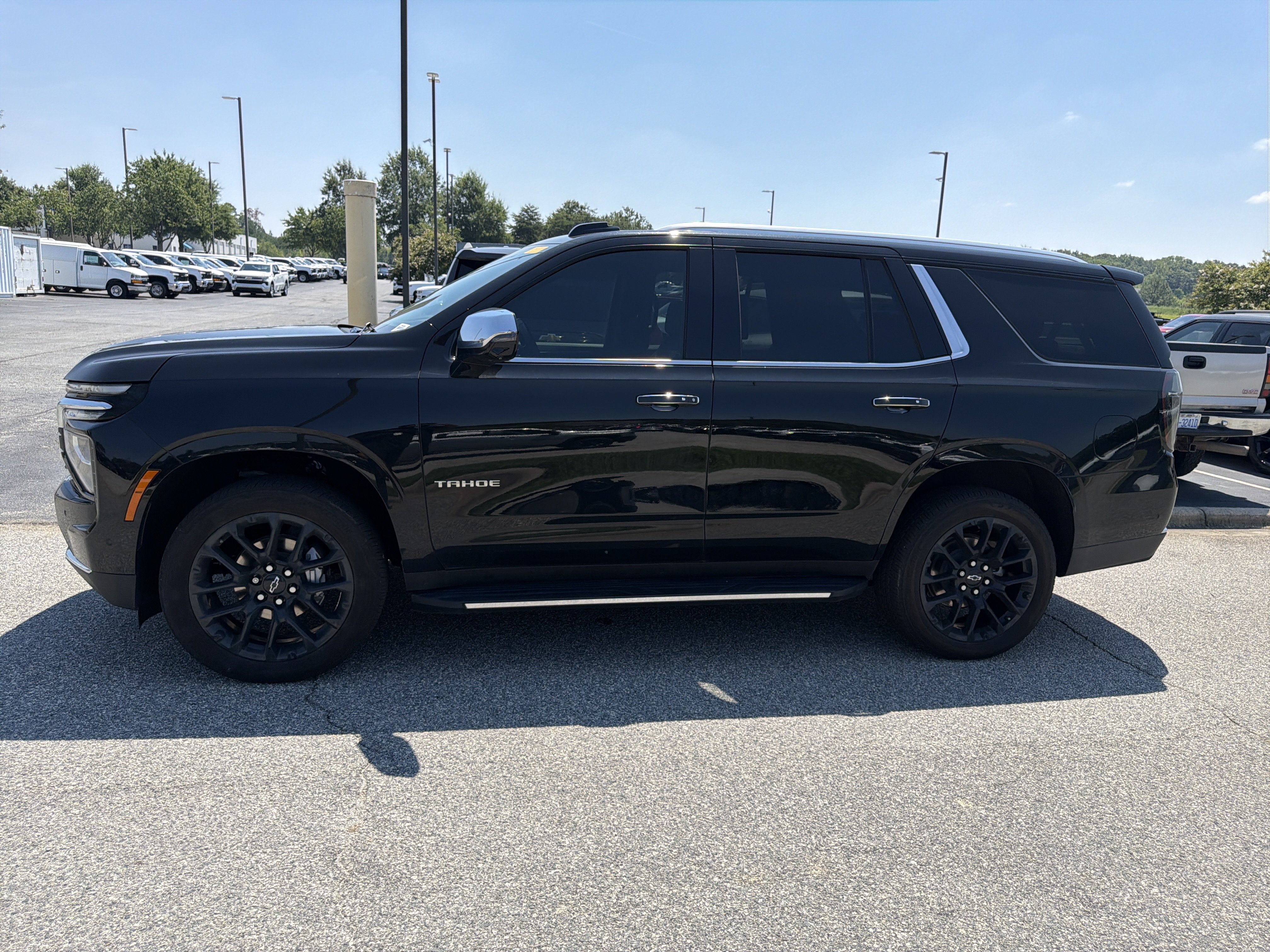 Used 2025 Chevrolet Tahoe Premier AWD/4WD image 7