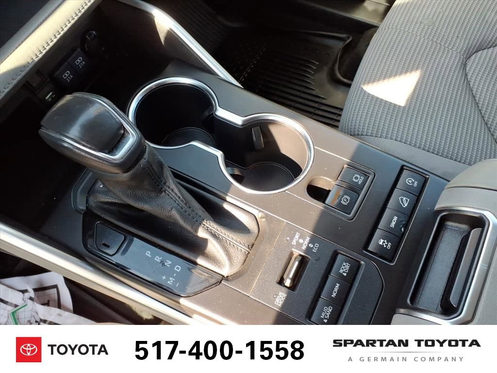 Used 2021 Toyota Highlander LE image 20