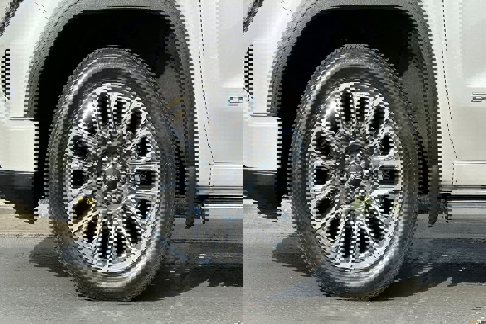 Used 2024 GMC Sierra 1500 Denali Ultimate image 25