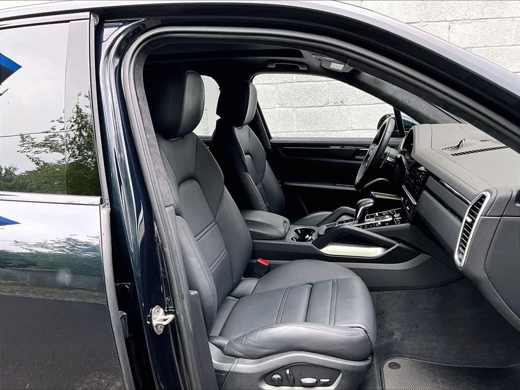 Certified 2023 Porsche Cayenne Turbo AWD/4WD image 12