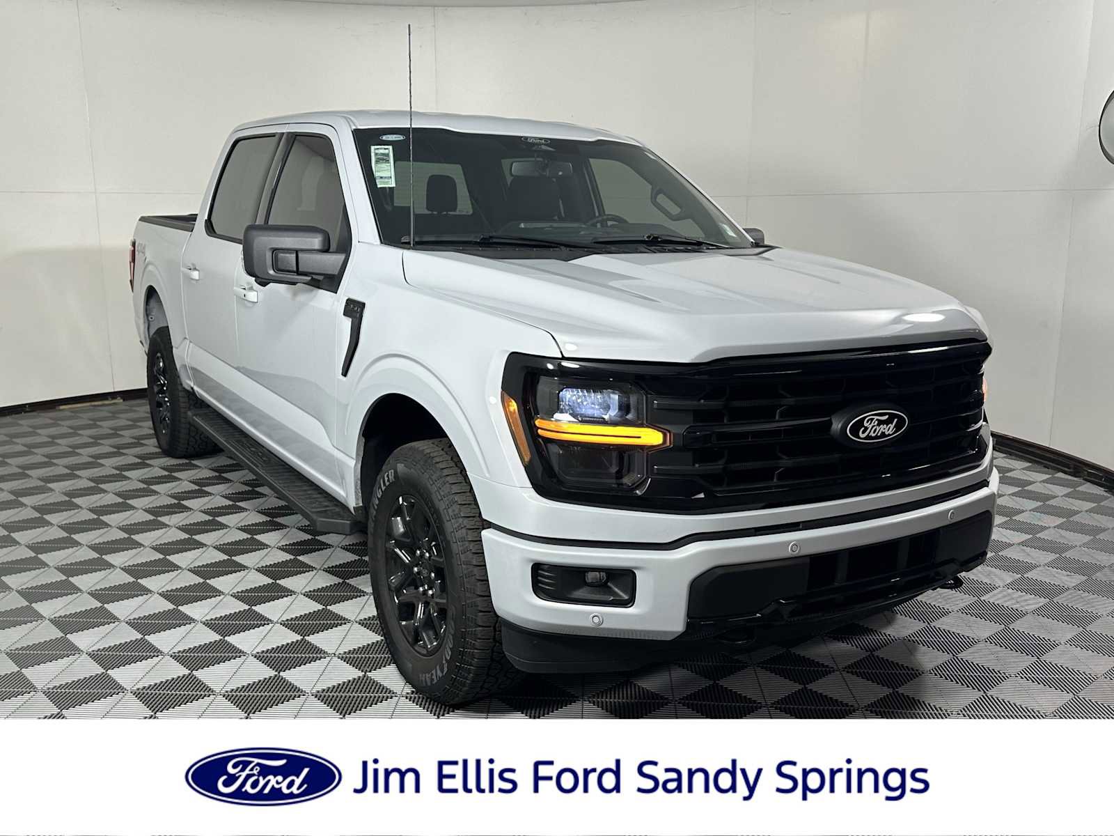 New 2025 Ford F150 XLT w/ Equipment Group 302A MID