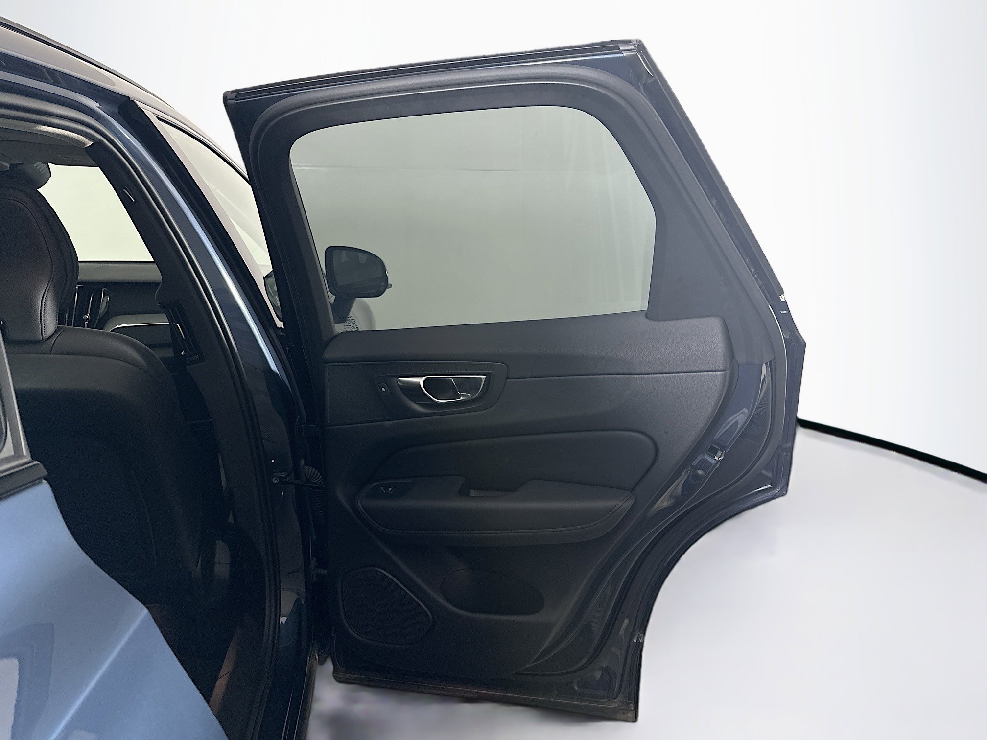 Used 2025 Volvo XC60 B5 Plus image 31