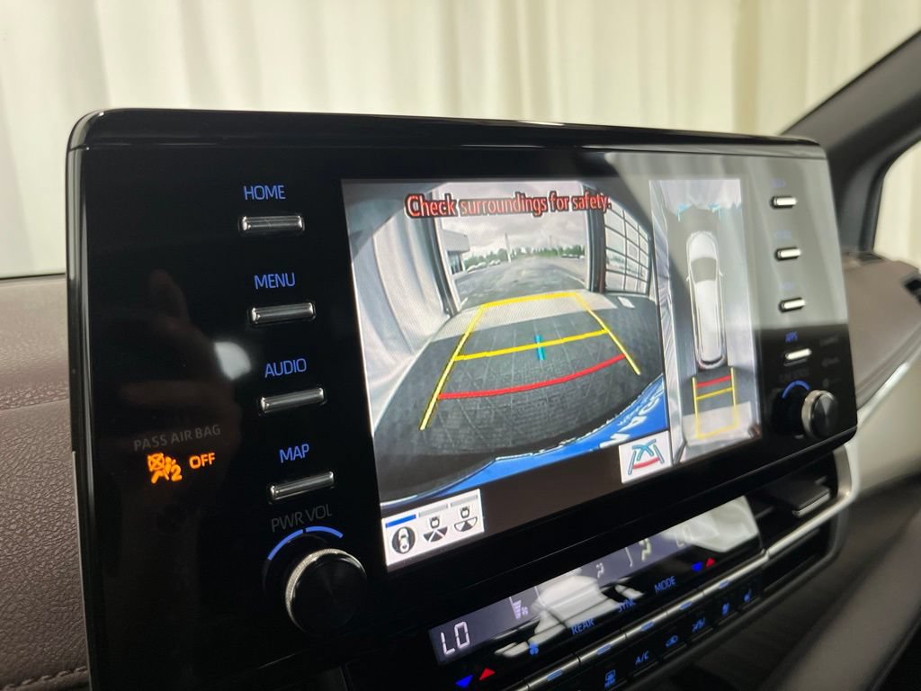 Used 2023 Toyota Sienna Platinum AWD/4WD image 13