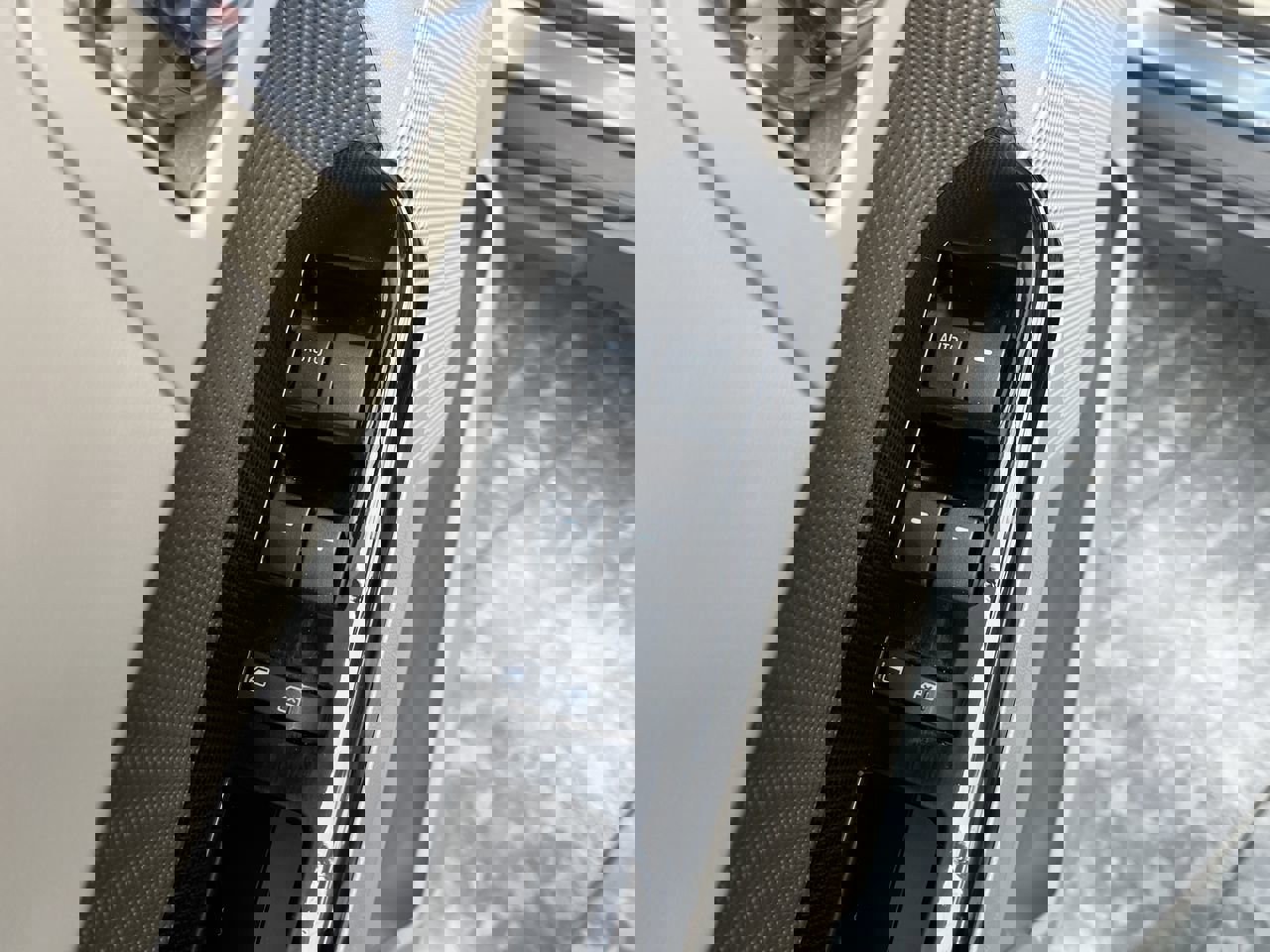 Used 2010 Ford Escape Limited image 9