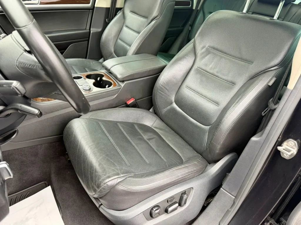 Used 2016 Volkswagen Touareg TDI AWD/4WD image 12