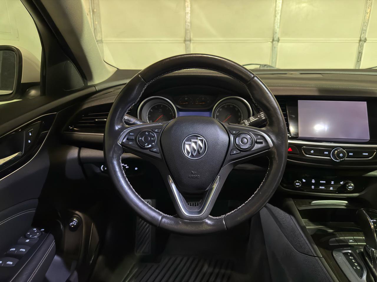 Used 2018 Buick Regal Essence w/ Driver Confidence Package #1 AWD/4WD image 14