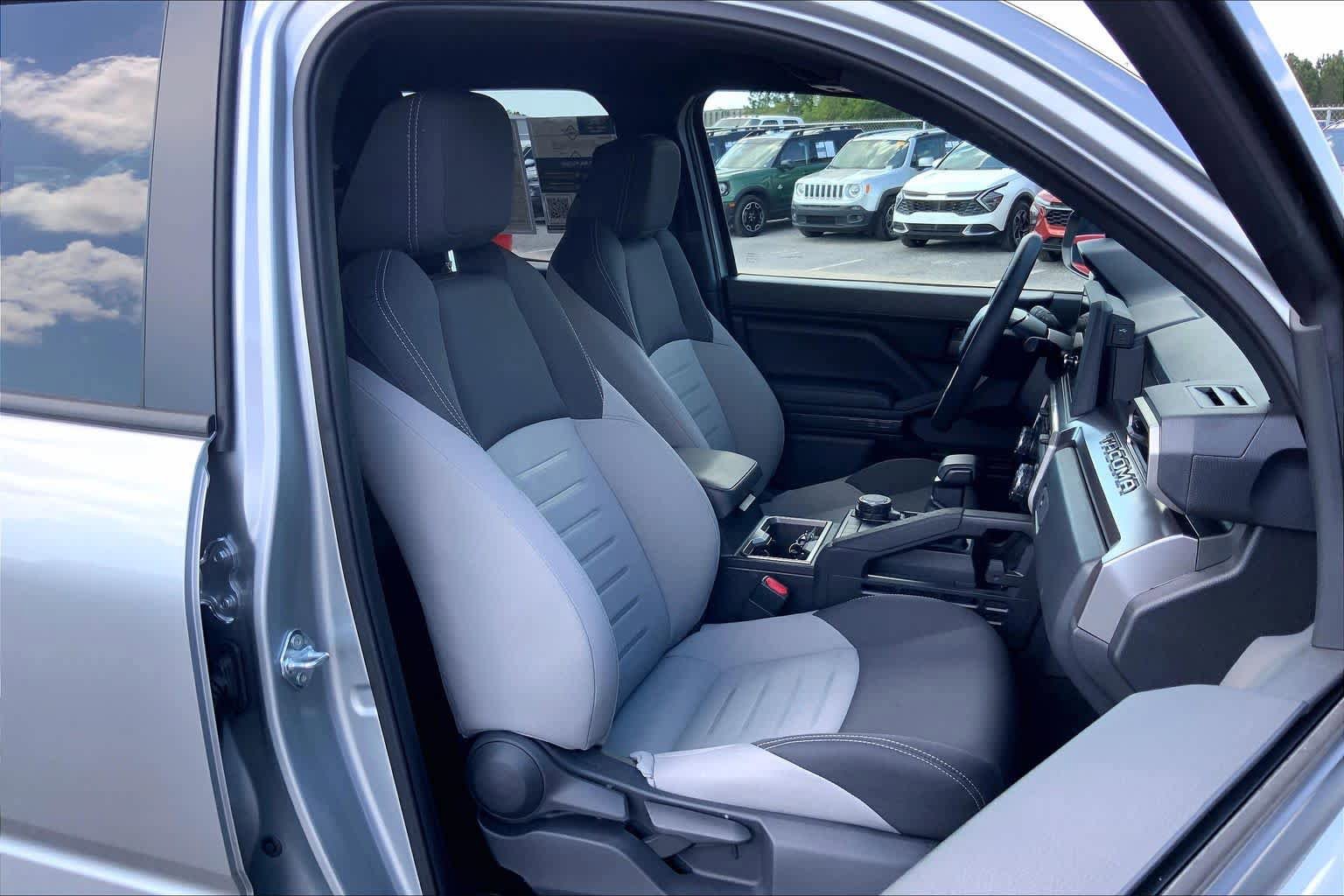 Used 2025 Toyota Tacoma TRD Sport AWD/4WD image 9