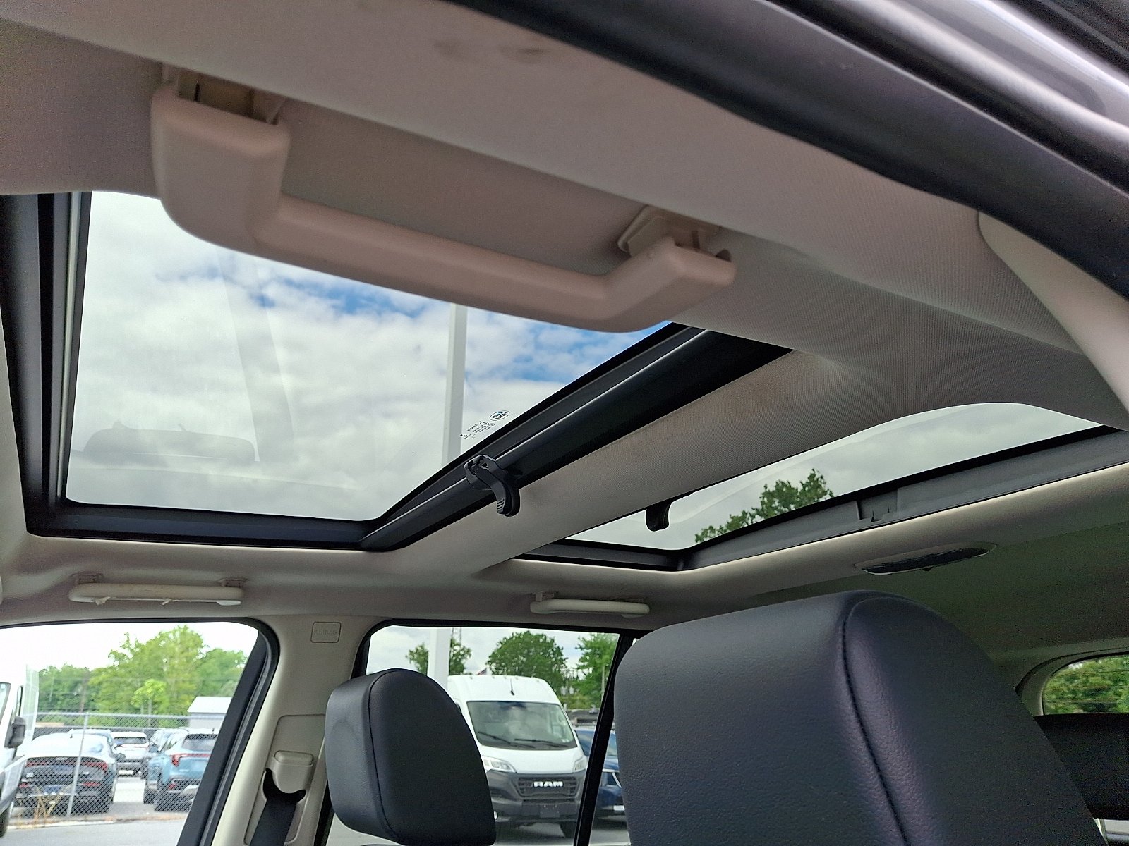 Used 2013 Land Rover LR2 AWD/4WD image 15
