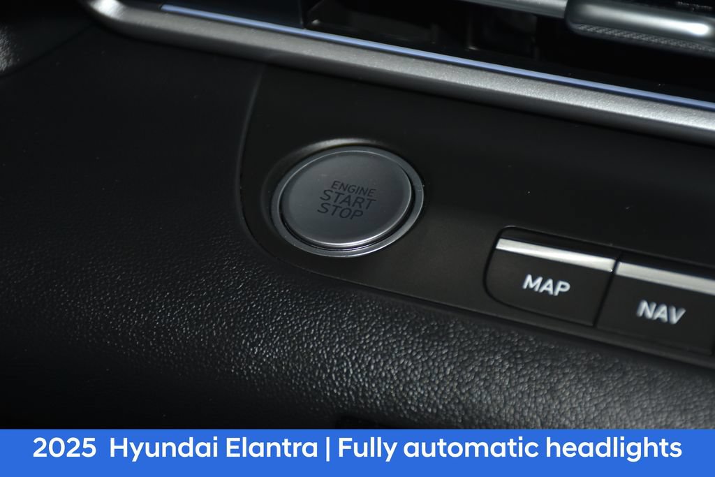 Certified 2025 Hyundai Elantra SEL FWD image 15