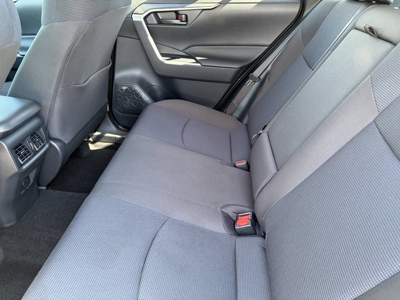 Used 2025 Toyota RAV4 LE AWD/4WD image 14