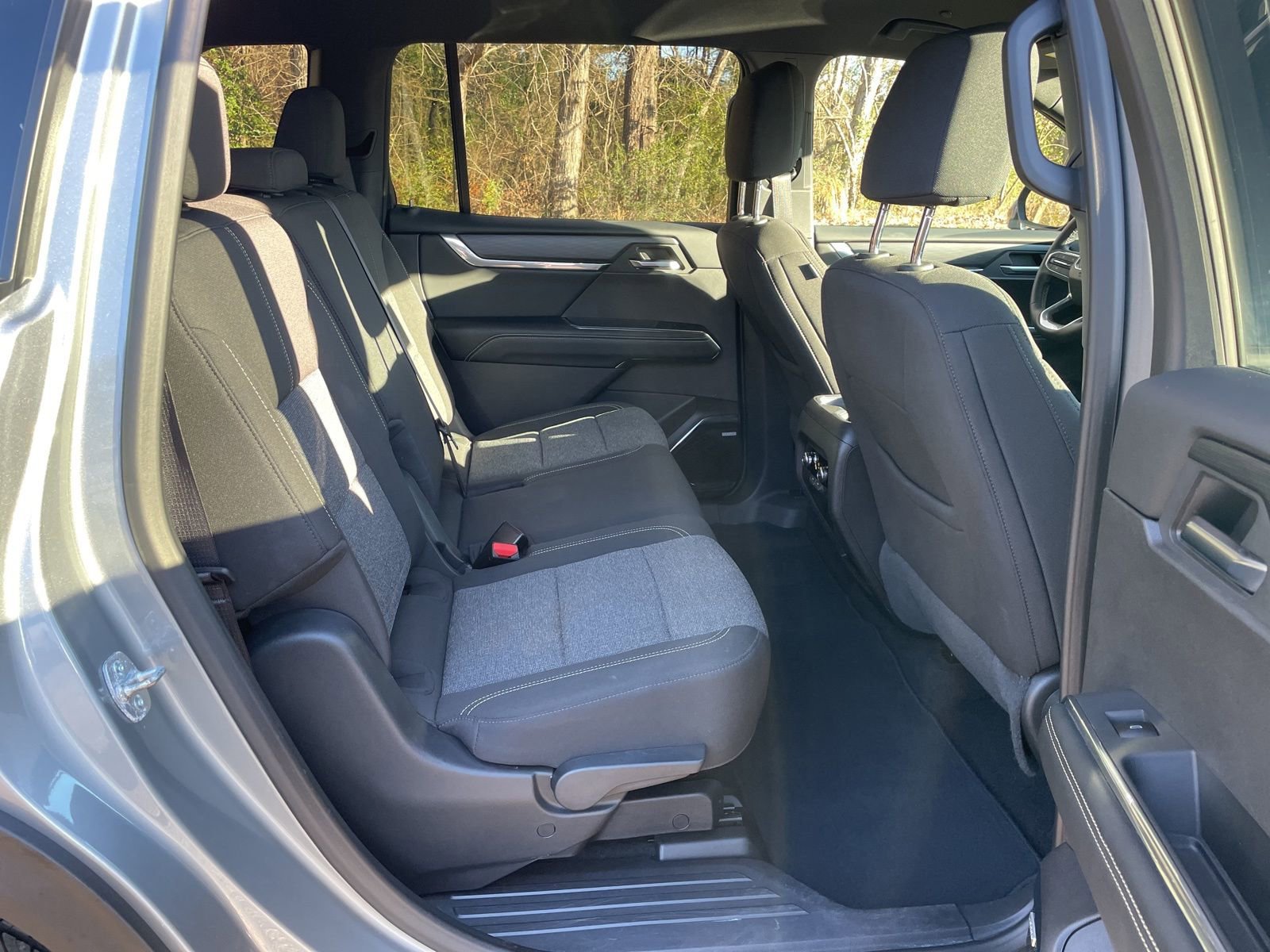 Used 2025 GMC Acadia Elevation image 25