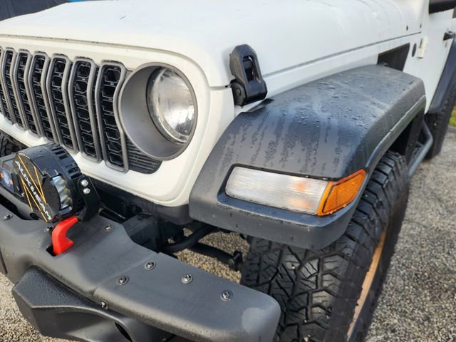 Used 2025 Jeep Wrangler Sport image 5