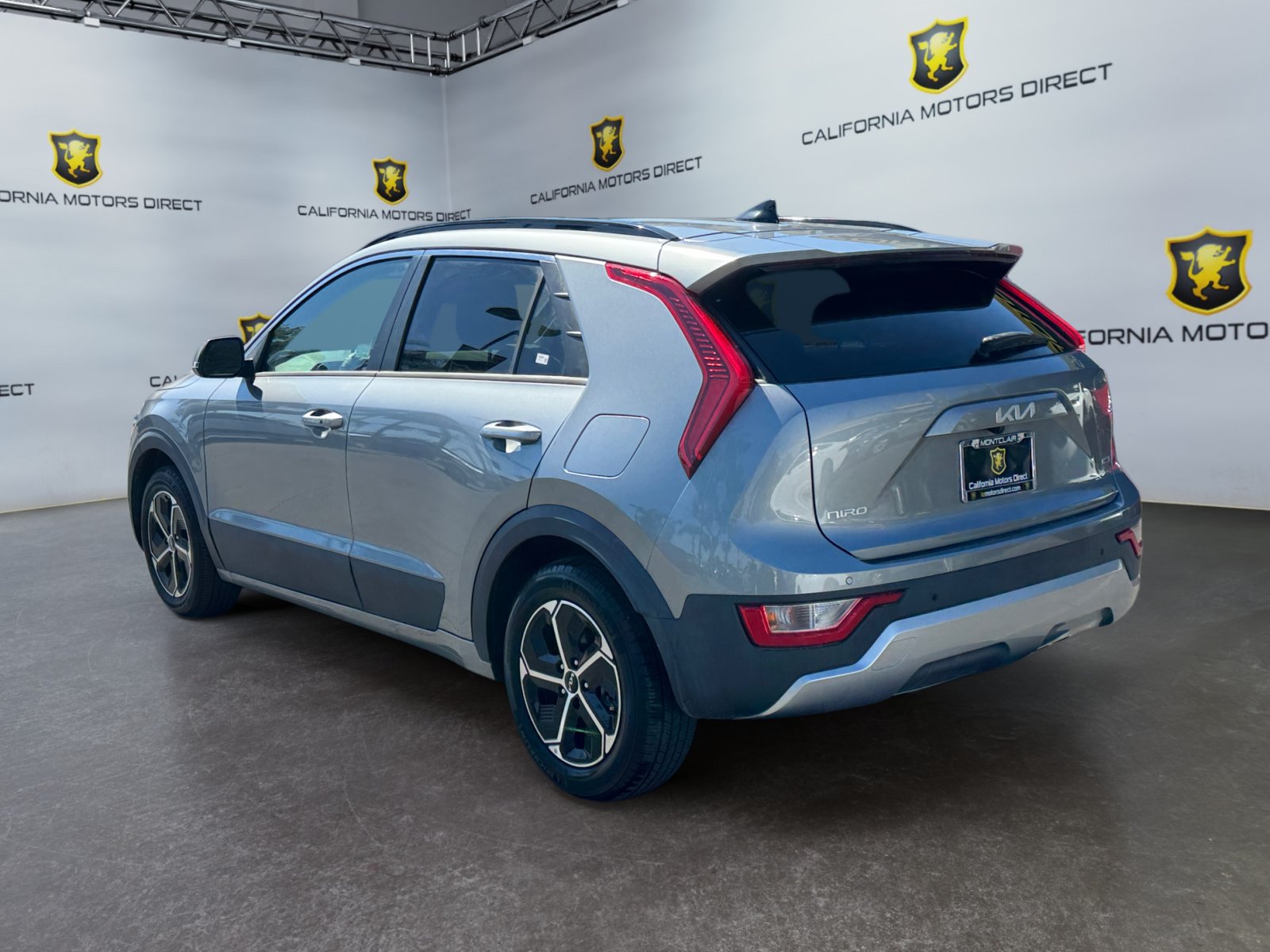 Used 2023 Kia Niro EX FWD image 3