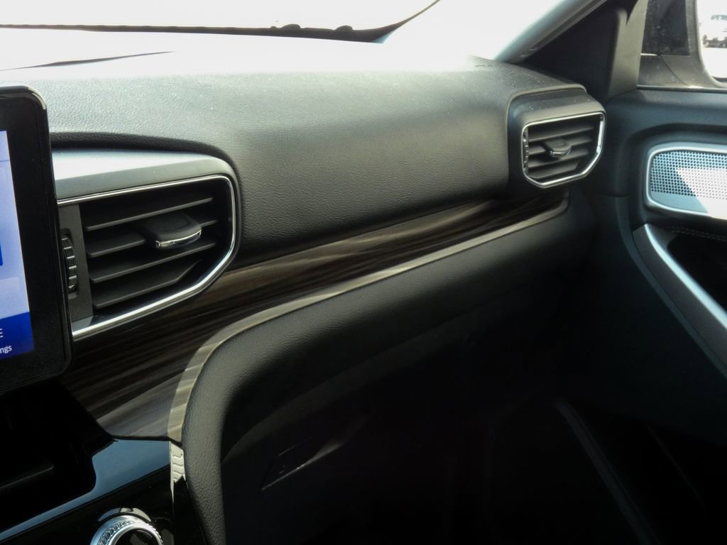 Used 2023 Ford Explorer Limited w/ Equipment Group 301A image 23