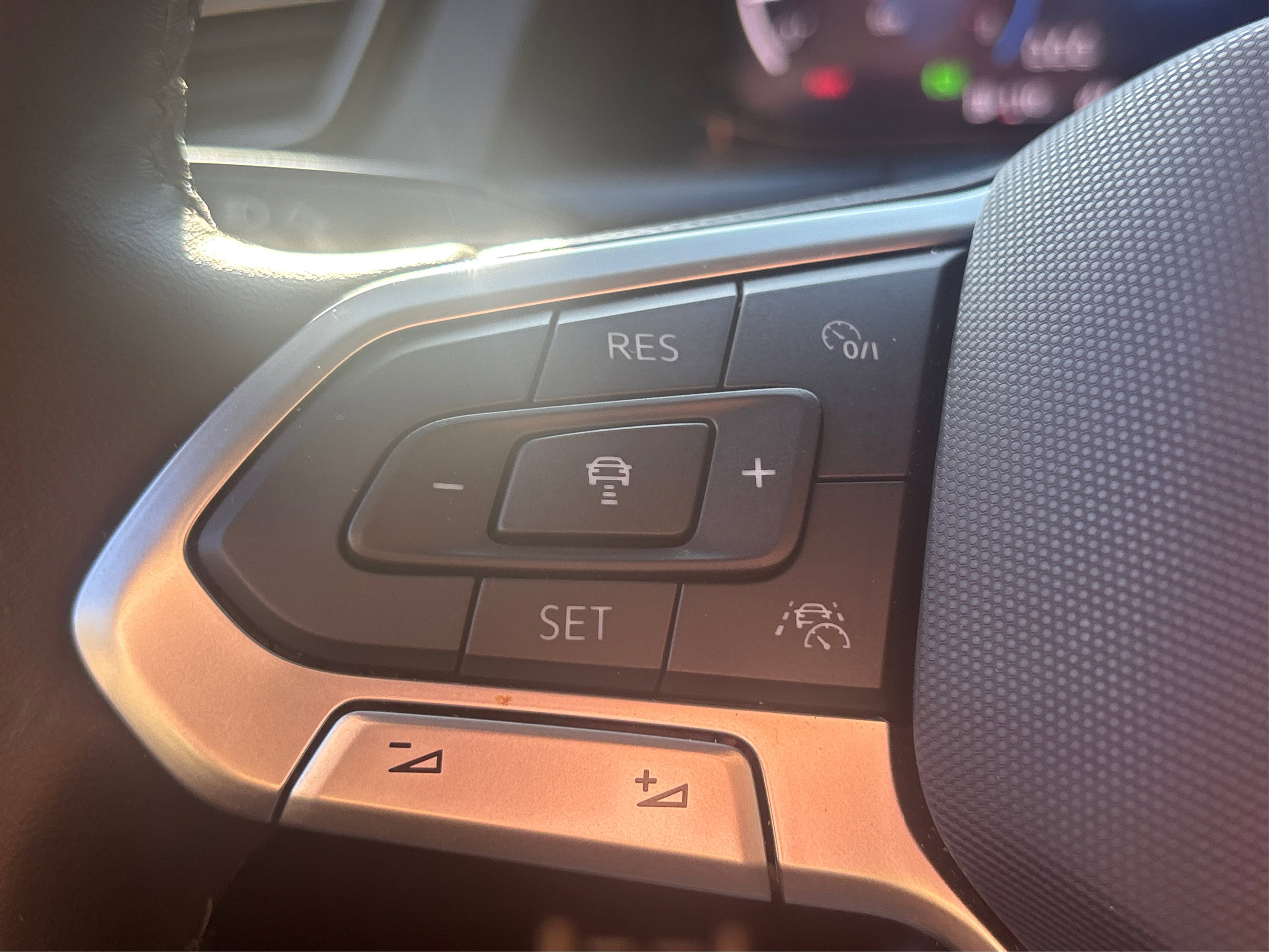 Used 2025 Volkswagen Atlas Cross Sport SEL Premium R-Line image 57