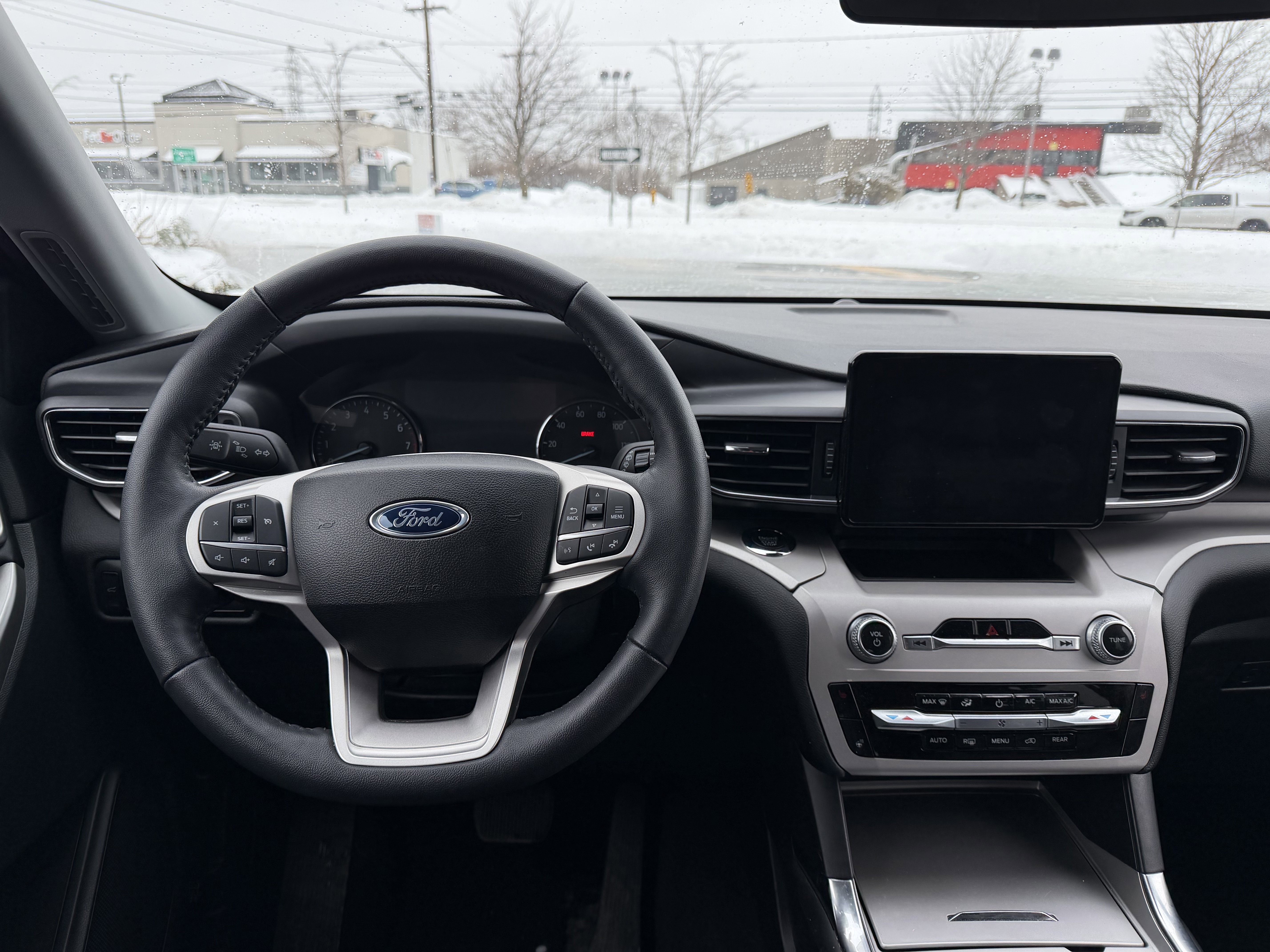 Used 2023 Ford Explorer XLT w/ Equipment Group 202A image 11