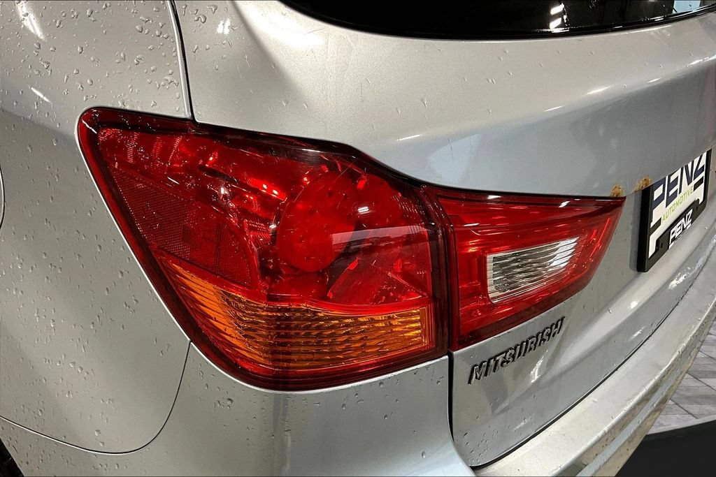 Used 2011 Mitsubishi Outlander Sport SE AWD/4WD image 20