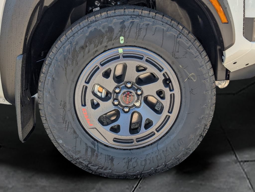Used 2025 Nissan Frontier PRO-4X w/ Pro Convenience Package AWD/4WD image 6
