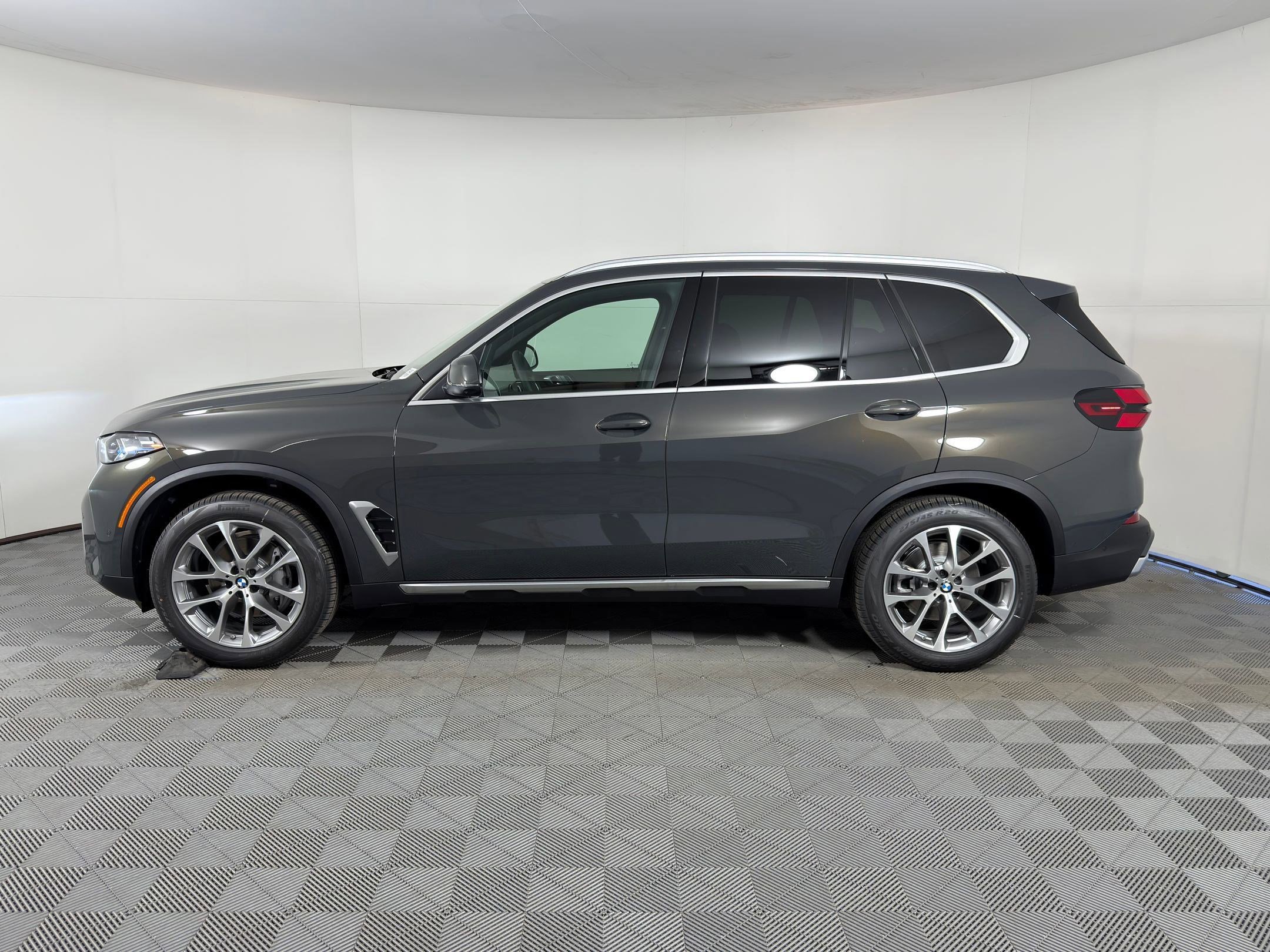 Used 2026 BMW X5 sDrive40i w/ Premium Package RWD image 2