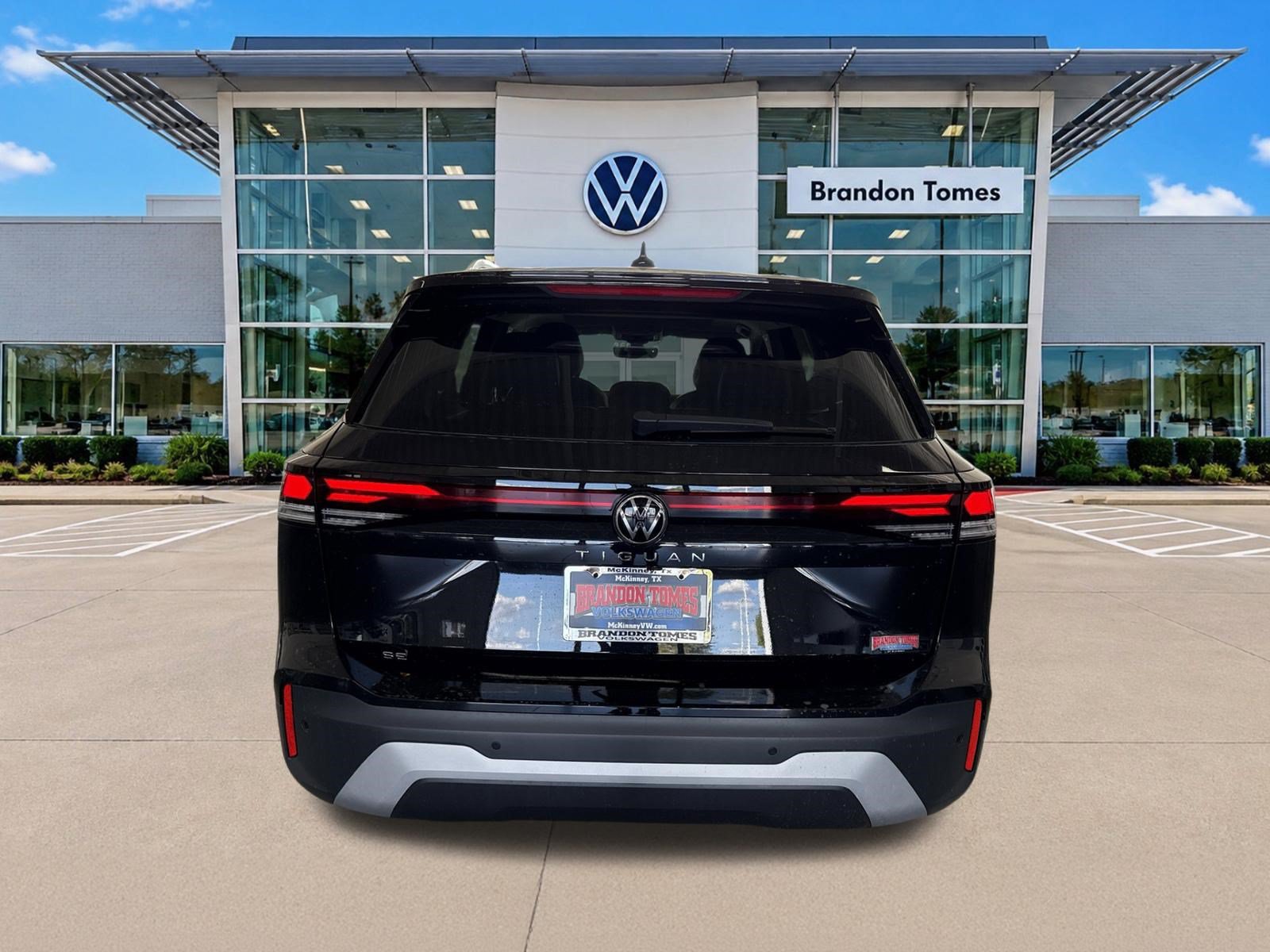 New 2026 Volkswagen Tiguan SE FWD image 4
