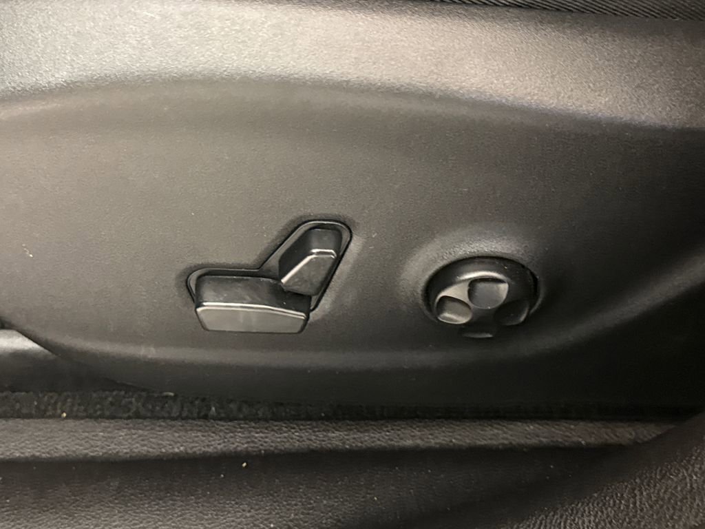 Used 2016 Jeep Cherokee Limited image 21