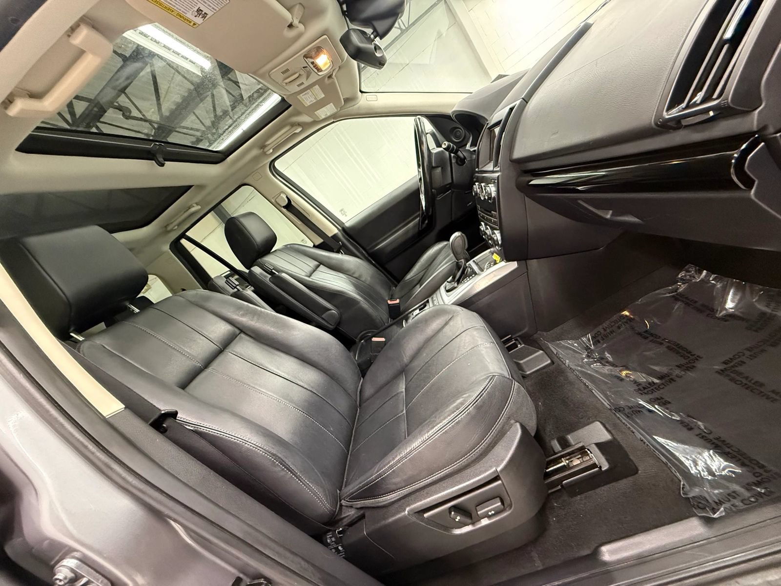 Used 2015 Land Rover LR2 HSE AWD/4WD image 23