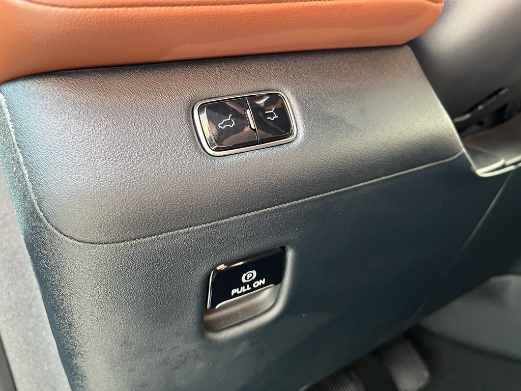 Used 2025 Lincoln Navigator Reserve image 23