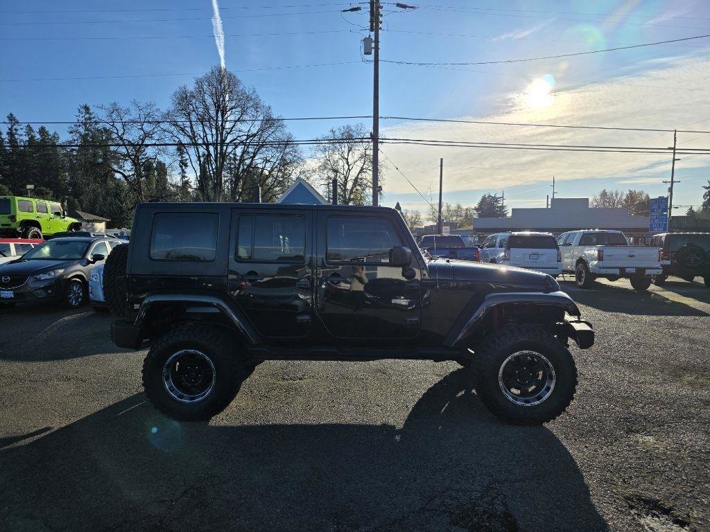 Used 2008 Jeep Wrangler Unlimited Sahara w/ Trailer Tow Group AWD/4WD image 4