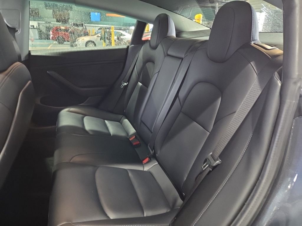 Used 2021 Tesla Model 3 Standard Range Plus image 5