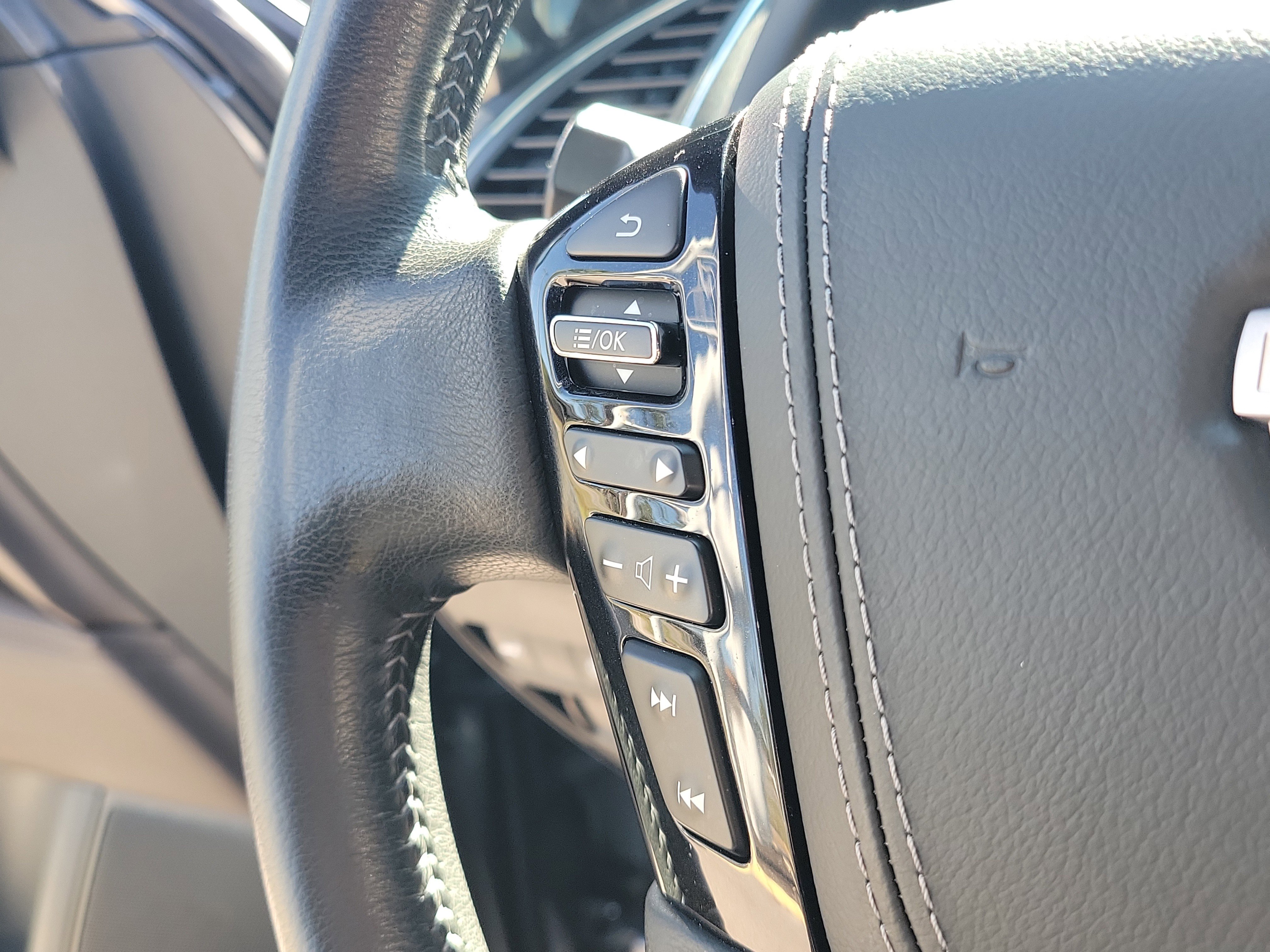 Certified 2021 Nissan Armada Platinum image 31