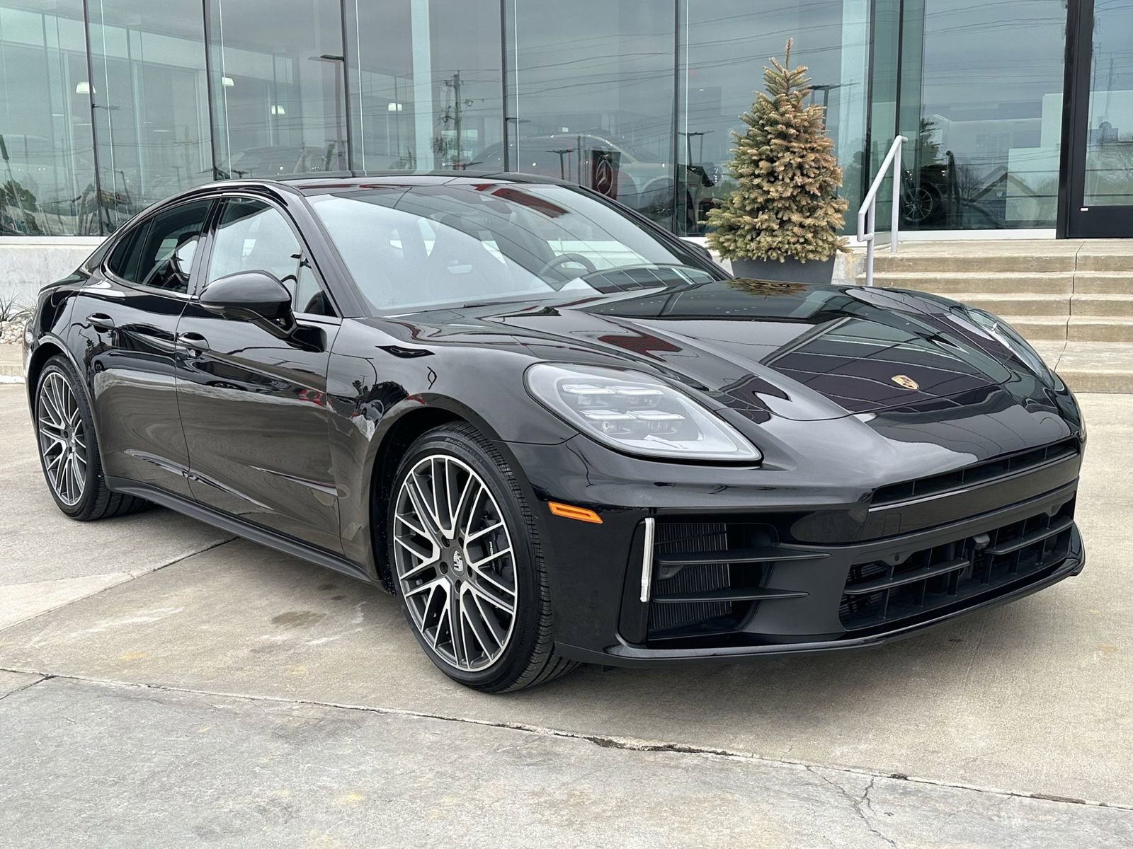 Certified 2024 Porsche Panamera image 9