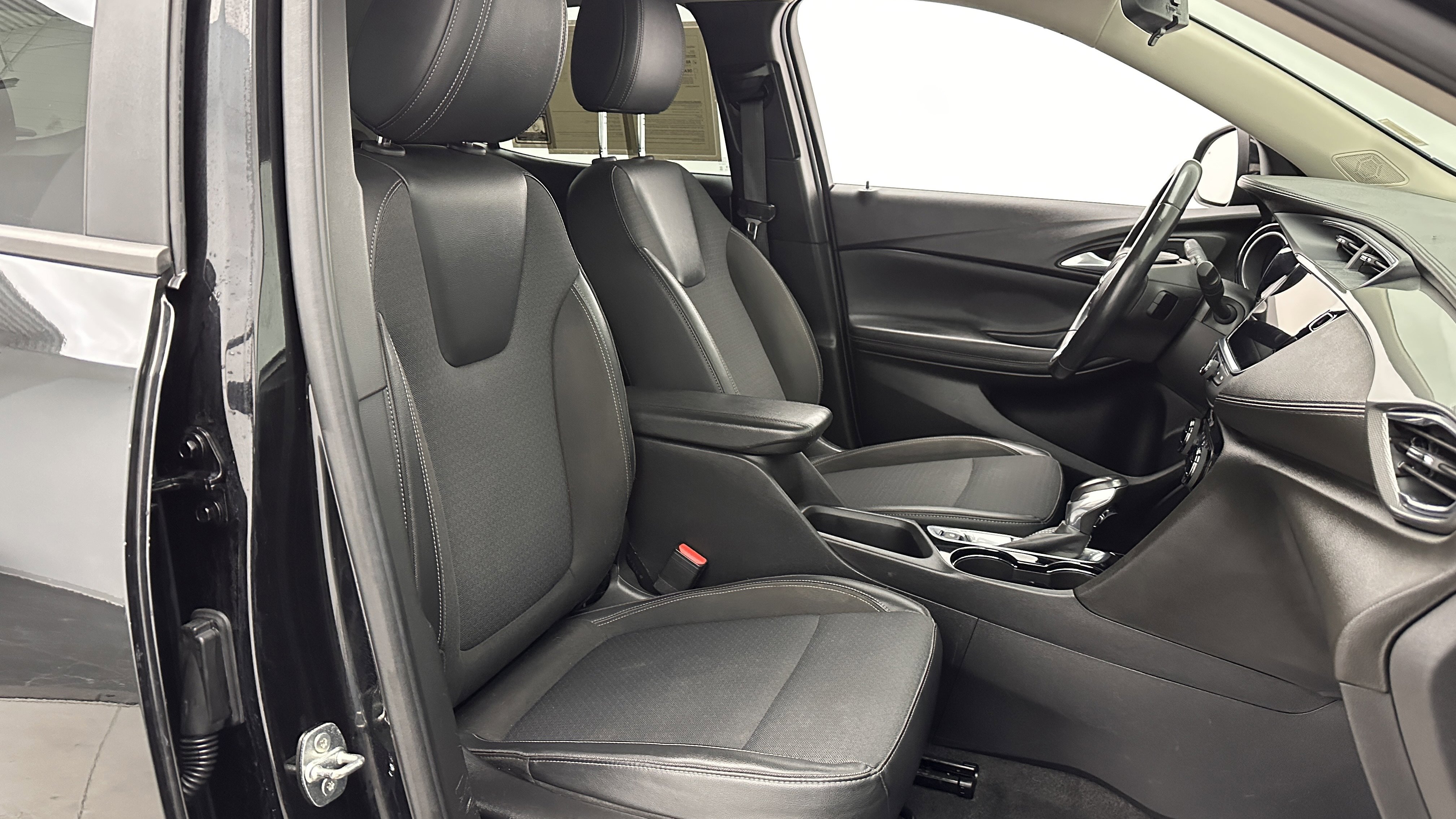 Used 2020 Buick Encore GX Select image 37