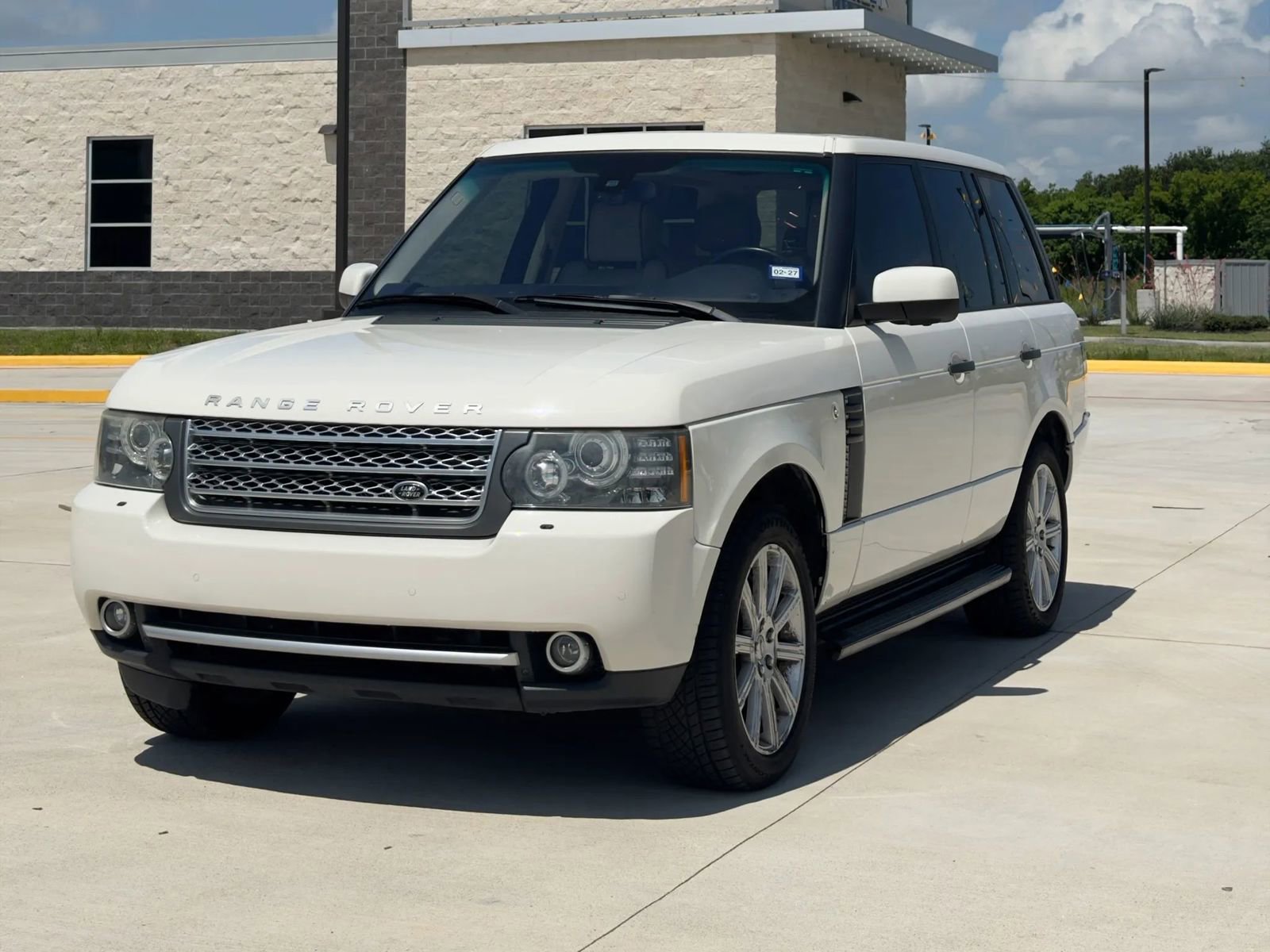 Used 2010 Land Rover Range Rover Supercharged AWD/4WD image 3
