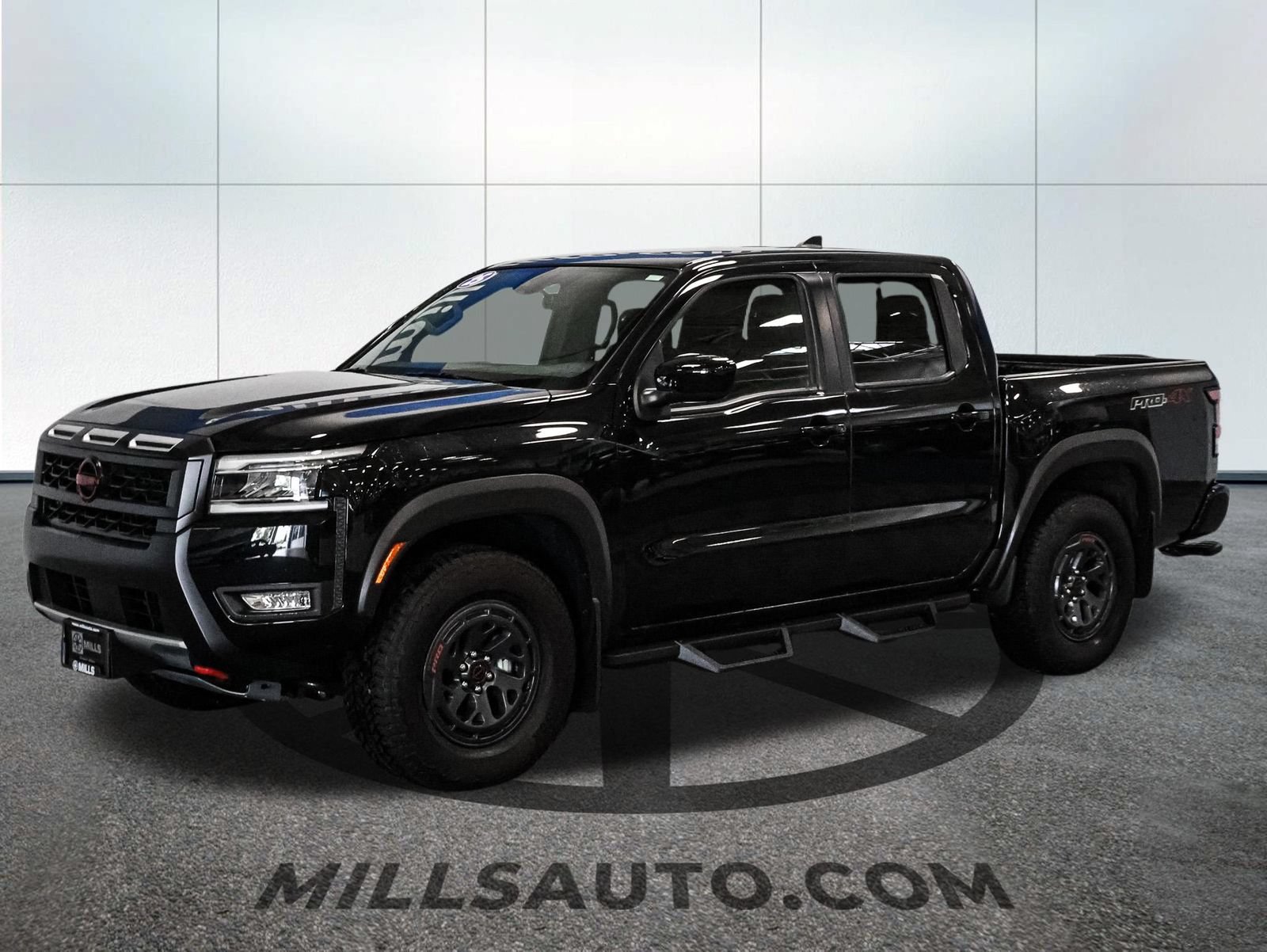 Used 2025 Nissan Frontier PRO-4X AWD/4WD image 2