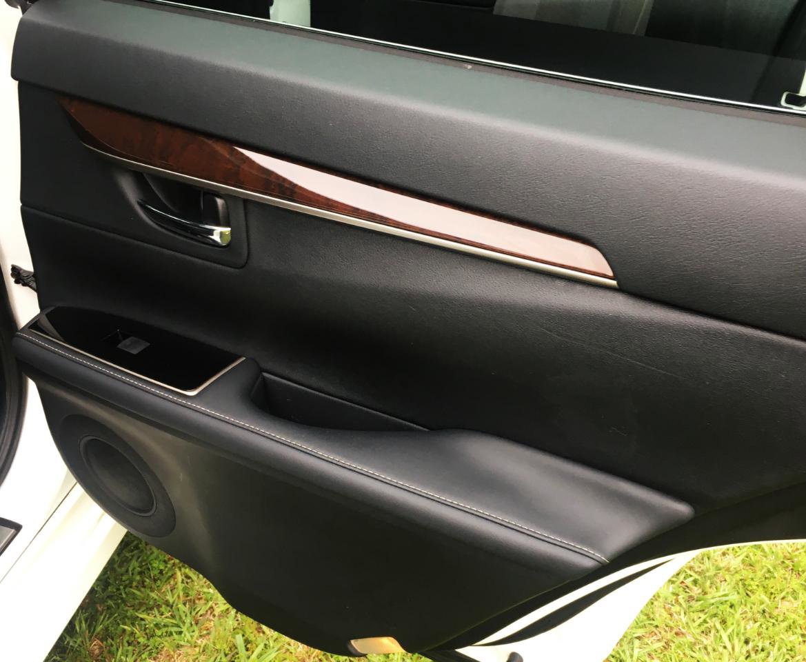Used 2016 Lexus ES 350 w/ Luxury Package w/Wood Trim FWD image 17