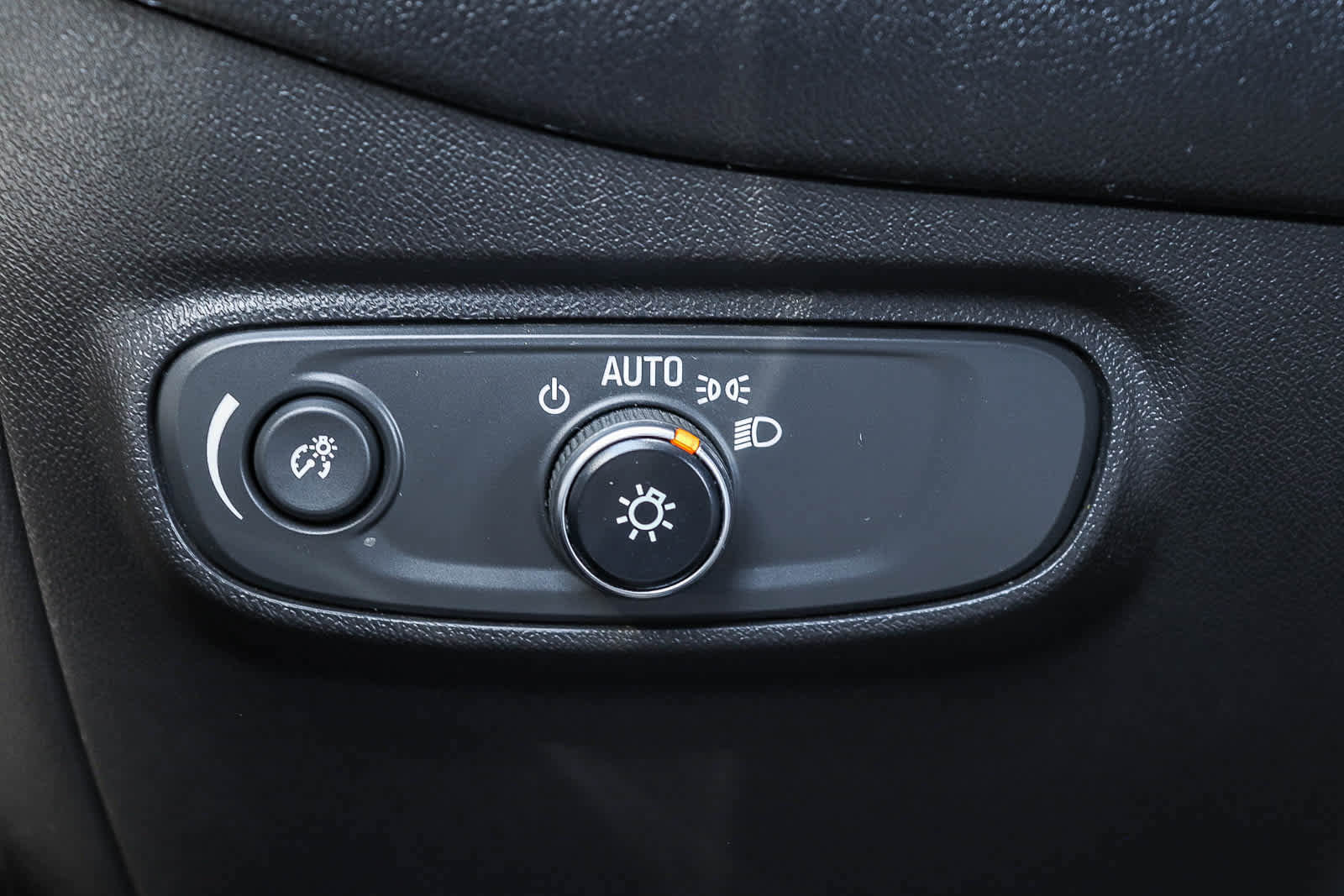 Used 2020 Chevrolet Equinox LS w/ LPO, Blackout Package image 21