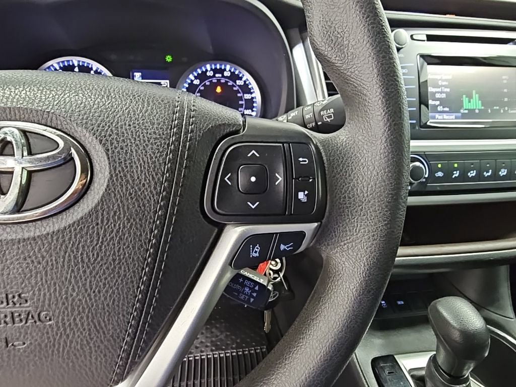 Used 2019 Toyota Highlander LE FWD image 25