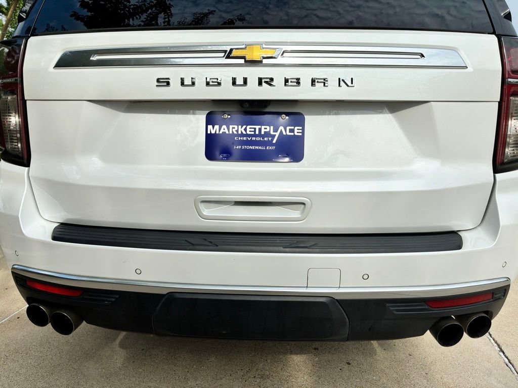 Used 2023 Chevrolet Suburban High Country image 11