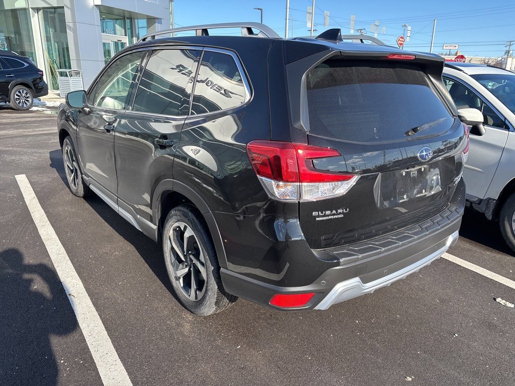Used 2022 Subaru Forester Touring image 3