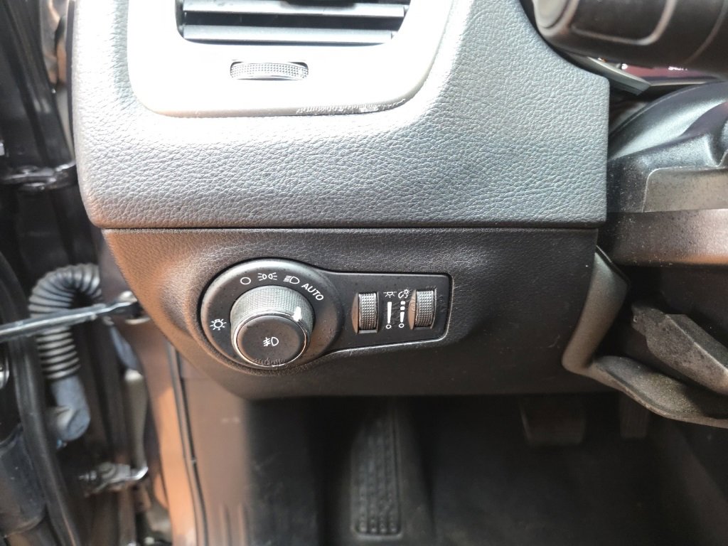 Used 2021 Jeep Compass 80th Special Edition image 27