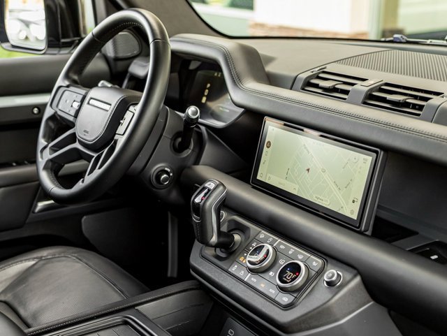 Used 2021 Land Rover Defender 110 X-Dynamic HSE image 30