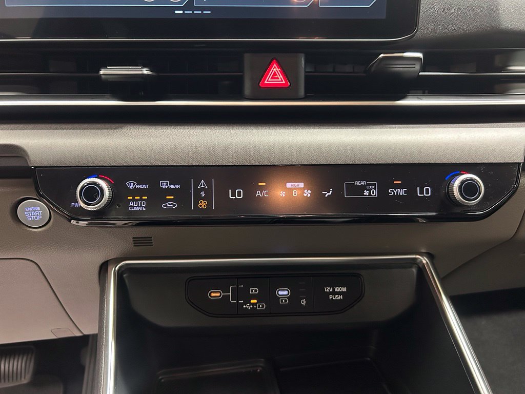 Used 2025 Kia Carnival EX FWD image 19