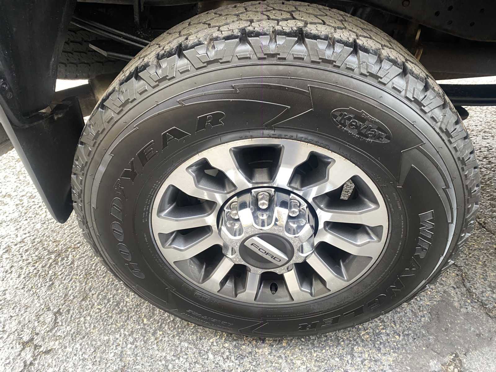 Used 2015 Ford F250 XLT w/ XLT Value Package image 38