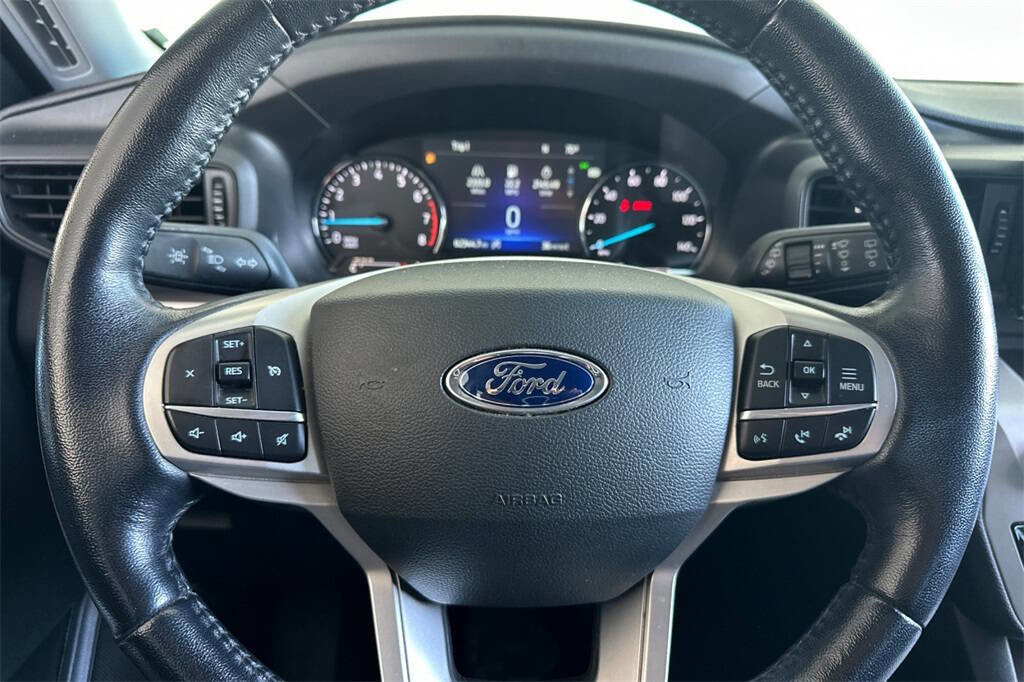 Used 2022 Ford Explorer XLT image 24