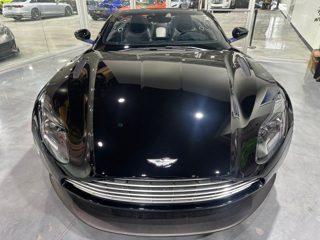 Used 2019 Aston Martin DB11 Volante RWD image 2
